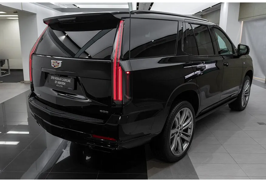 Cadillac Escalade 6.2 V8 AT AWD (420 л.с.) Sport Platinum Черный в АВИЛОН. Слайд №8