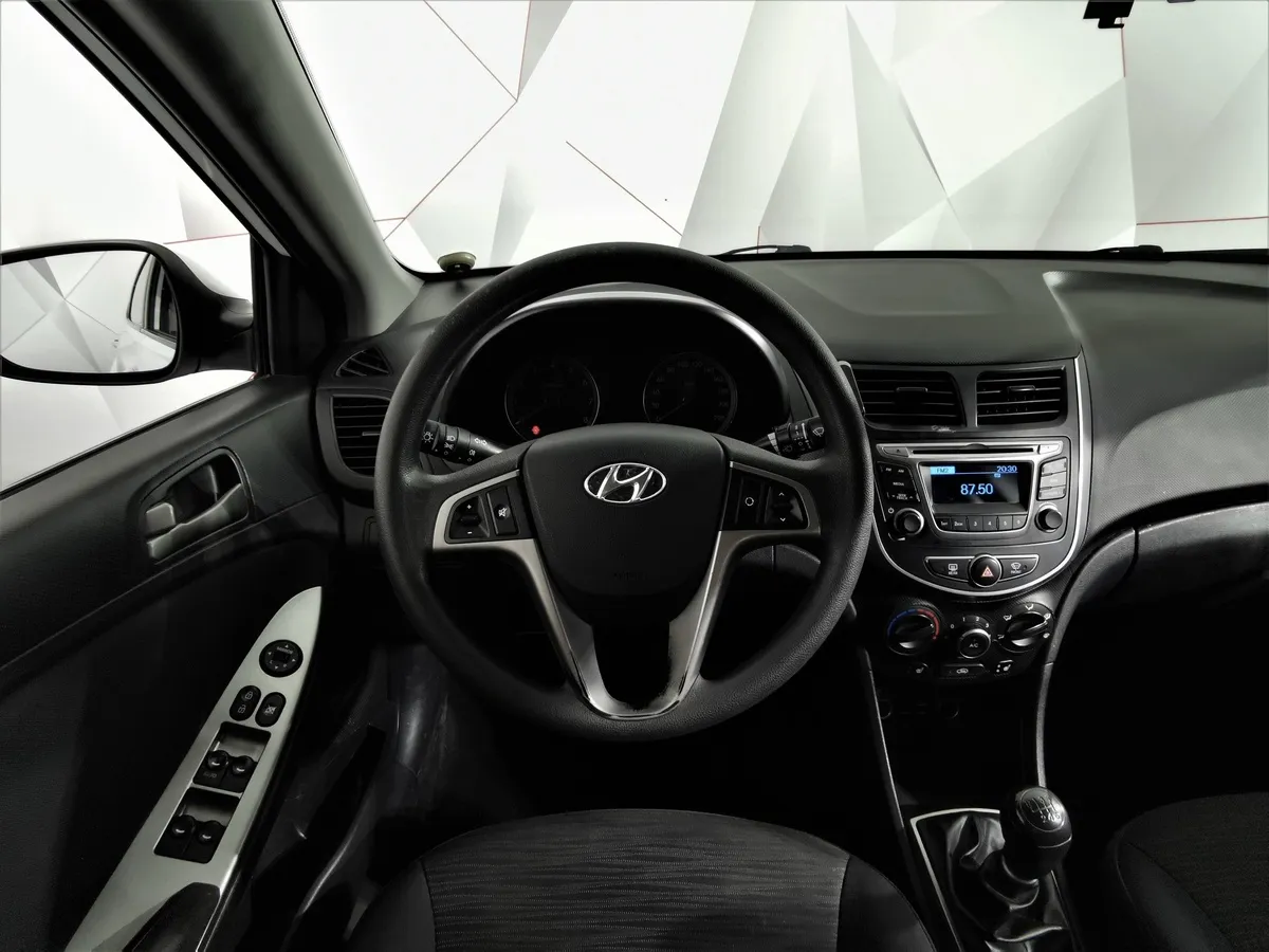 Hyundai Solaris 1.6 MT (123 л.с.) Белый в АВИЛОН. Слайд №19