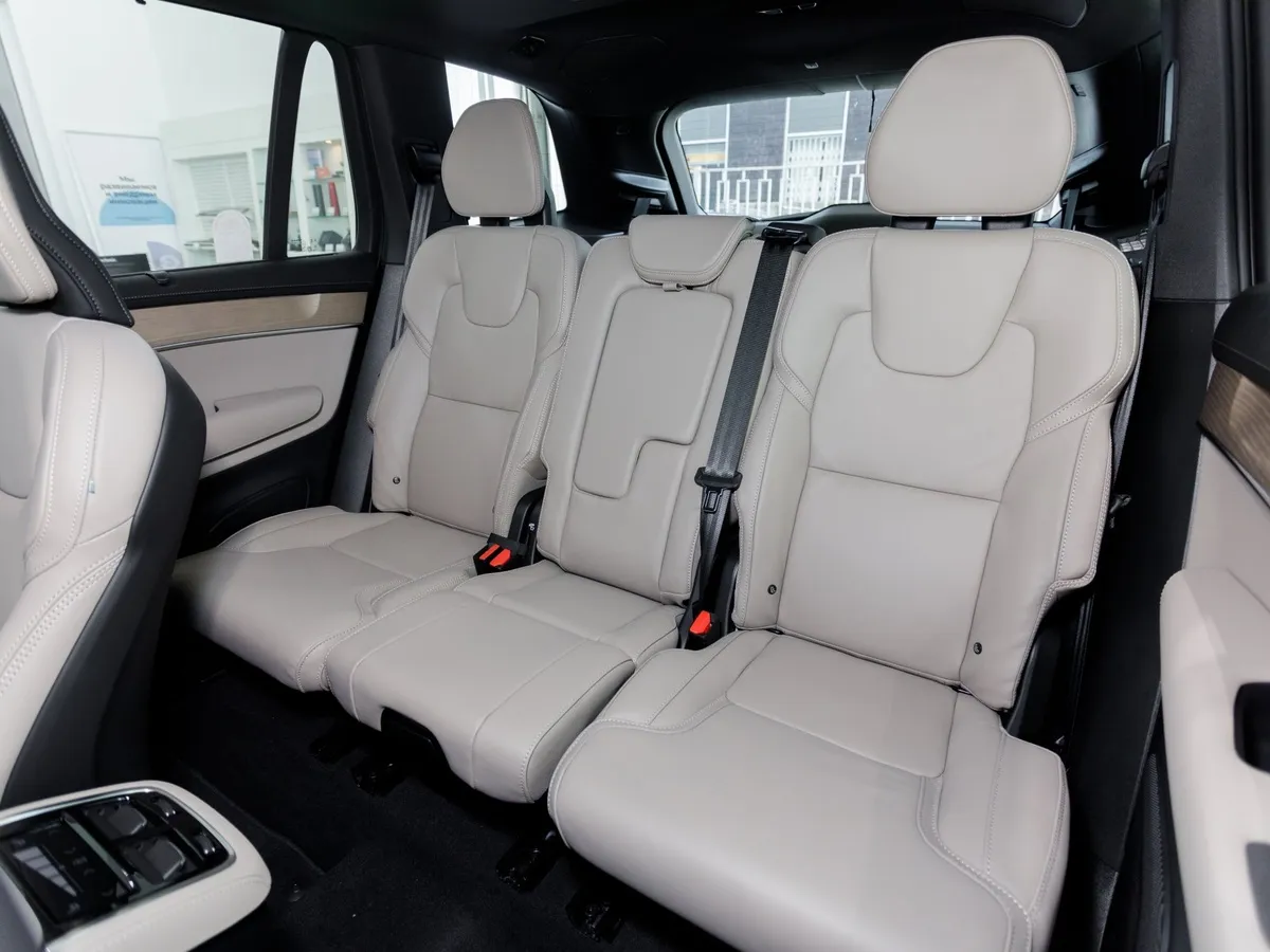 Volvo XC90 2.0 B6 mild hybrid AT AWD (7 мест) (300 л.с.) Ультра темный Серый в АВИЛОН. Слайд №13