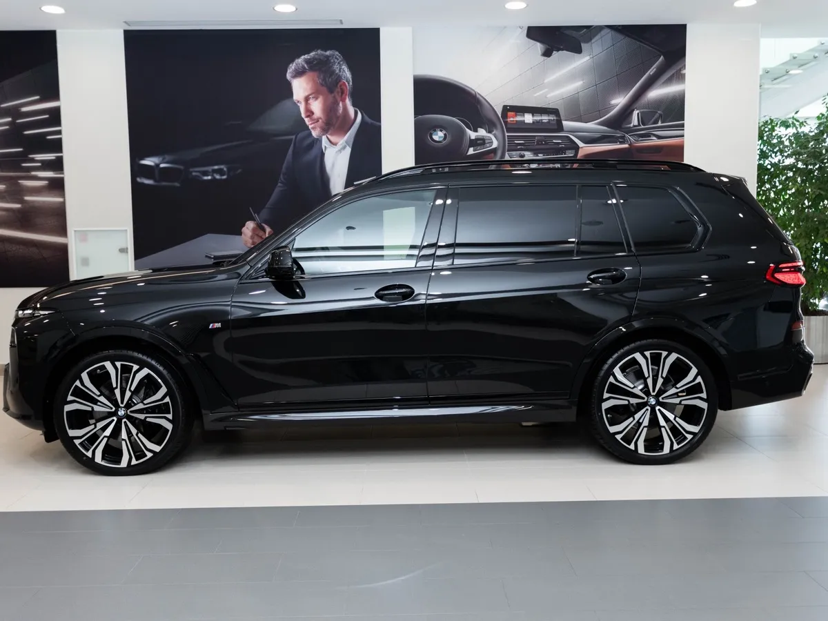 BMW X7 xDrive40d Steptronic (340 л.с.) Черный в АВИЛОН. Слайд №3