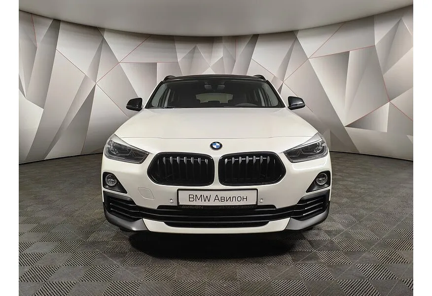 BMW X2 20i sDrive AMT (192 л.с.) Advantage Белый в АВИЛОН. Слайд №3