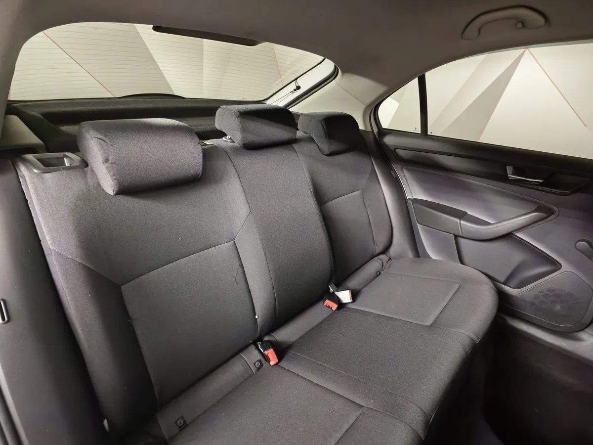 Skoda Rapid 1.6 MT (90 л.с.) Белый в АВИЛОН. Слайд №15