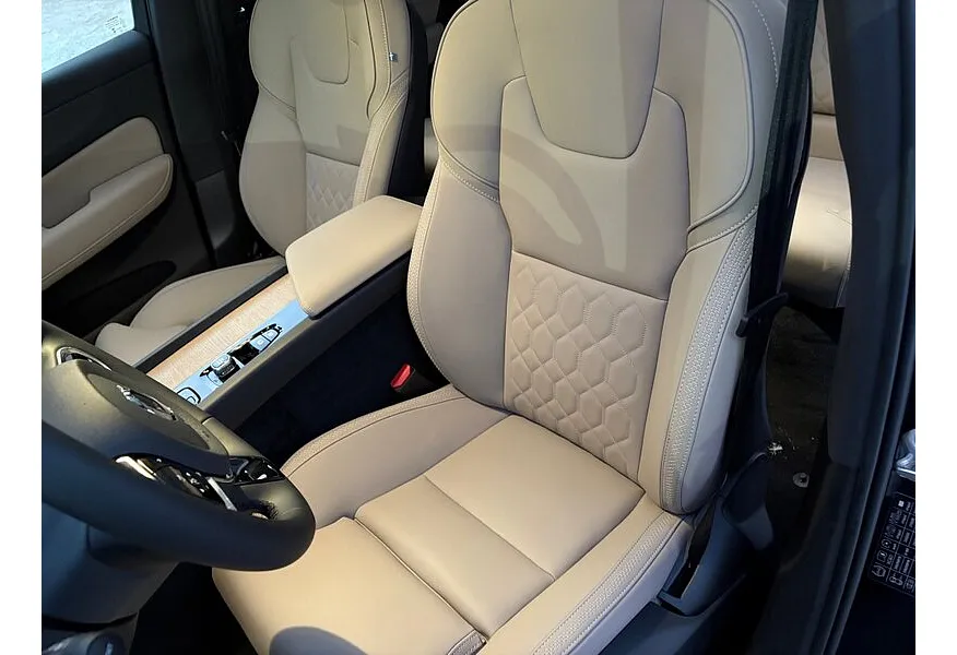 Volvo XC60 2.0 AT AWD (264 л.с.) Luxury Edition Черный в АВИЛОН. Слайд №8