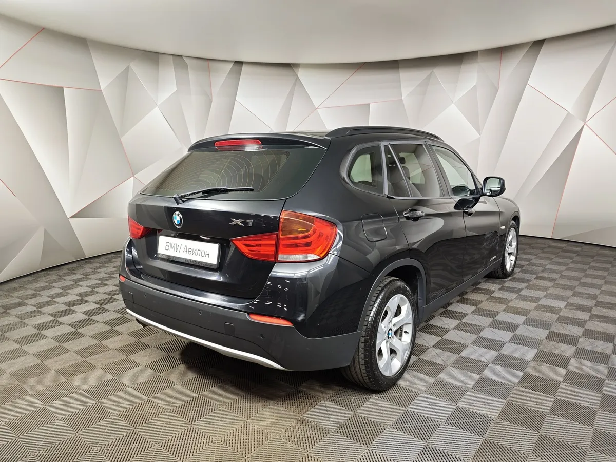 BMW X1 xDrive20d AT (184 л.с.) Черный в АВИЛОН. Слайд №2