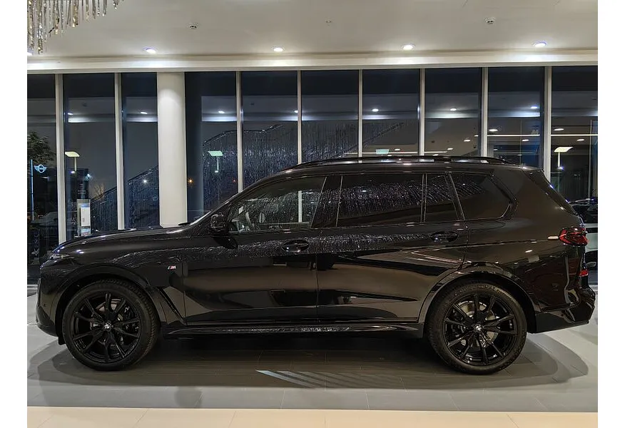 BMW X7 xDrive40i Steptronic (381 л.с.) Черный в АВИЛОН. Слайд №2