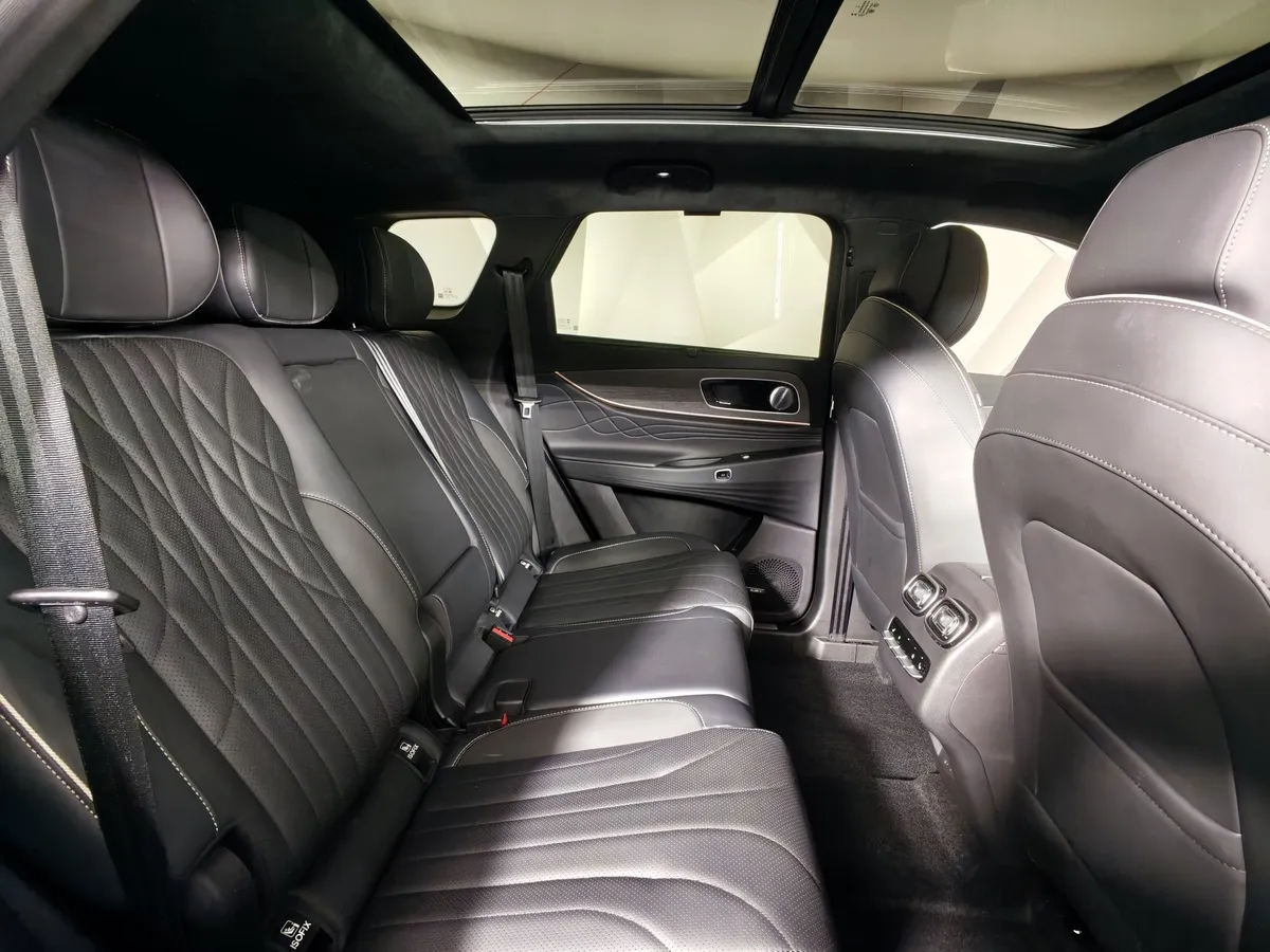 JAECOO J8 2.0 DCT 4WD (249 л.с.) Престиж (двухцветный) Серый в АВИЛОН. Слайд №16