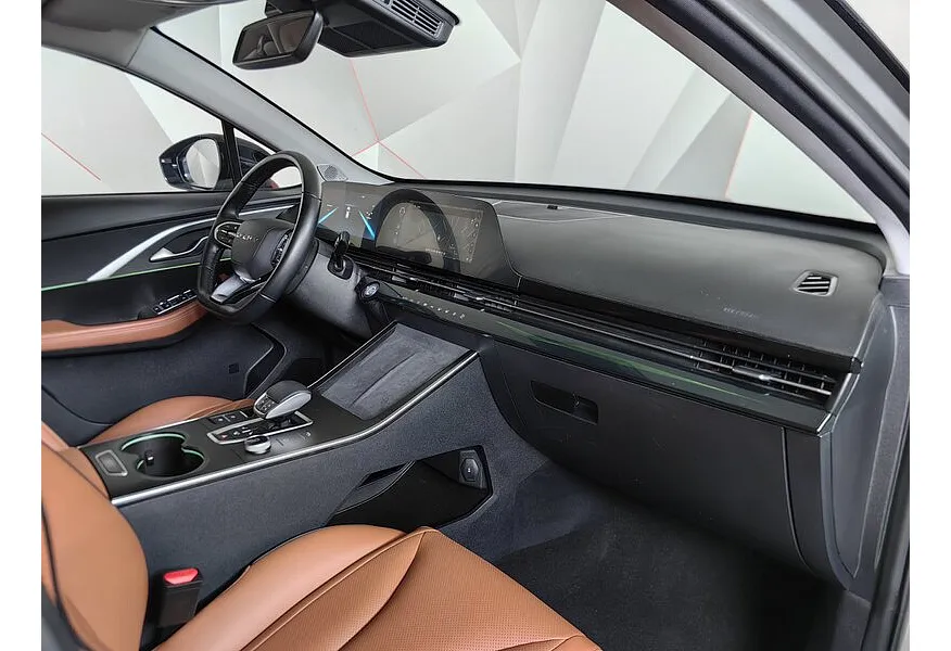 АВИЛОН - Omoda C5 1.5T CVT (147 л.с.) Ultimate (двухцветный, красные элементы экстерьера) Серебристый - slide 9