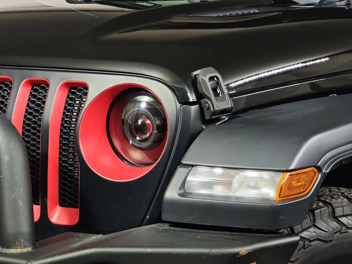 Jeep Wrangler 2.0 AT AWD (272 л.с.) Sport Черный в АВИЛОН. Слайд №10