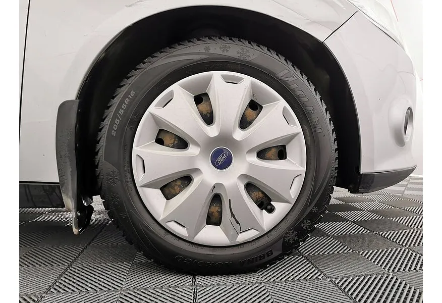 Ford Focus 1.6 MT (105 л.с.) Trend Серебристый в АВИЛОН. Слайд №9