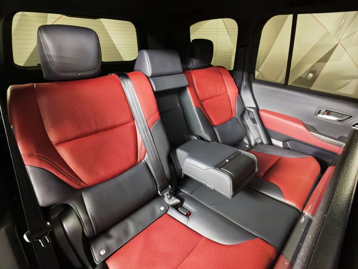 Toyota Land Cruiser 3.4 V6 AT 4WD (299 л.с.) 70th Anniversary Черный в АВИЛОН. Слайд №17