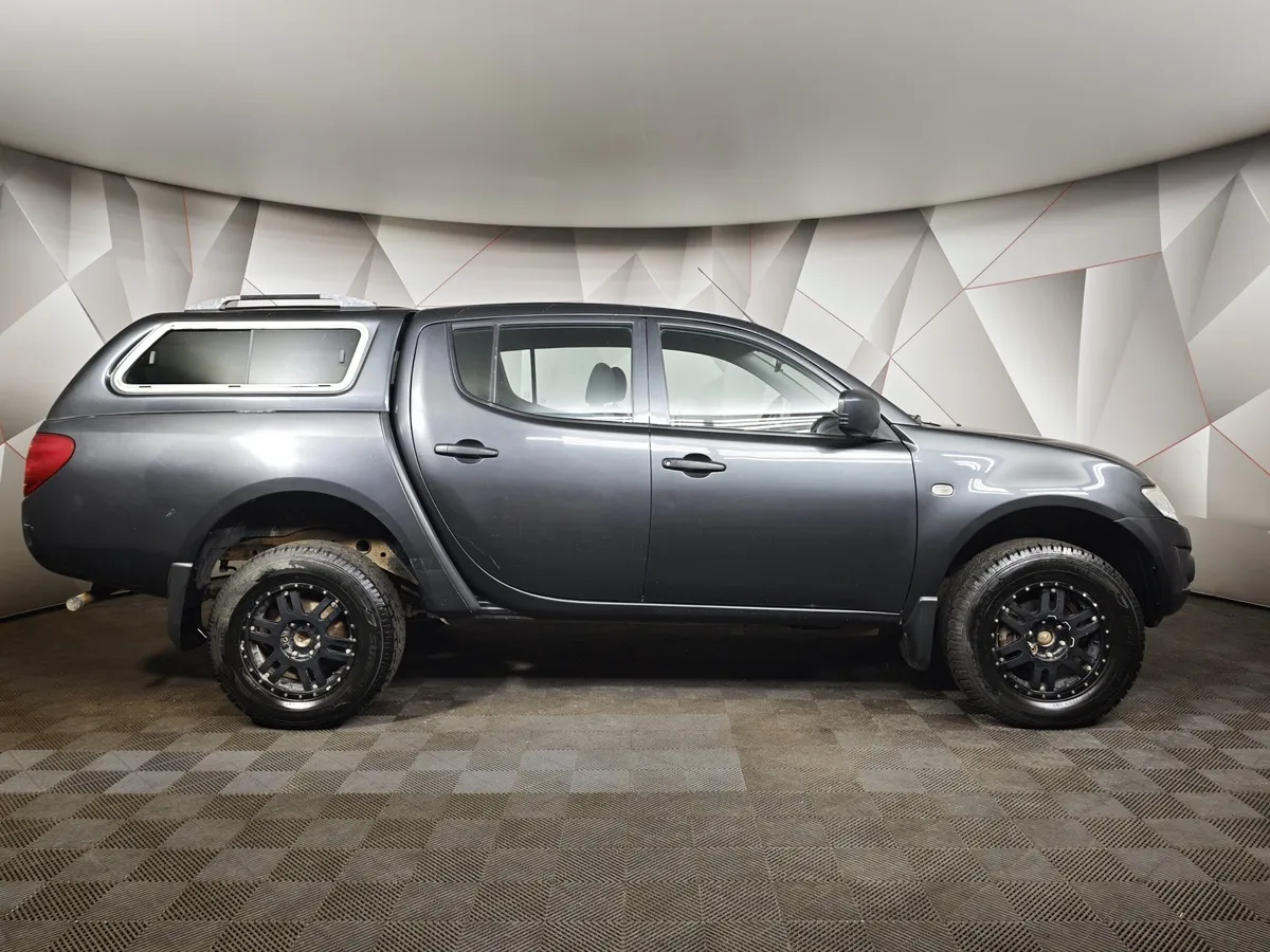 Mitsubishi L200 2.5 DI-D MT 4WD (136 л.с.) Серый в АВИЛОН. Слайд №6