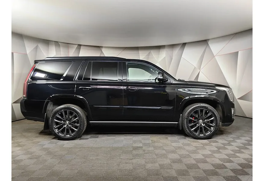Cadillac Escalade 6.2 V8 AT AWD (420 л.с.) Sport Platinum Черный в АВИЛОН. Слайд №6