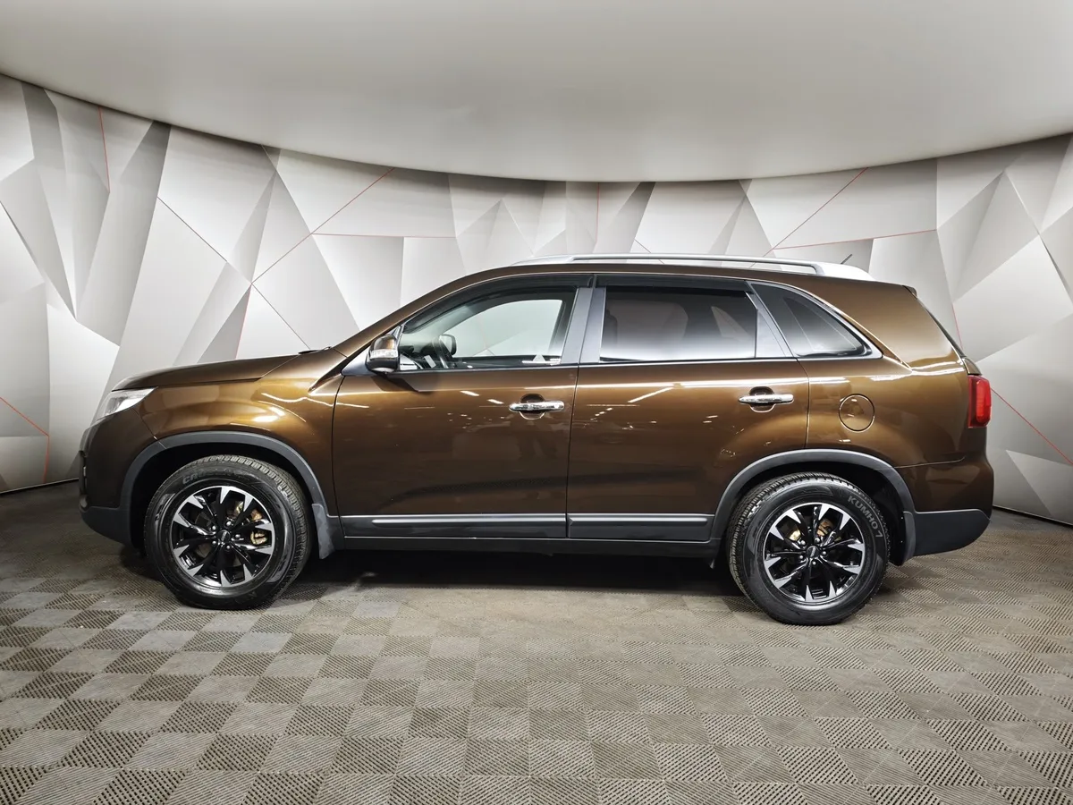 Kia Sorento 2.4 AT (175 л.с.) Classic Коричневый в АВИЛОН. Слайд №5