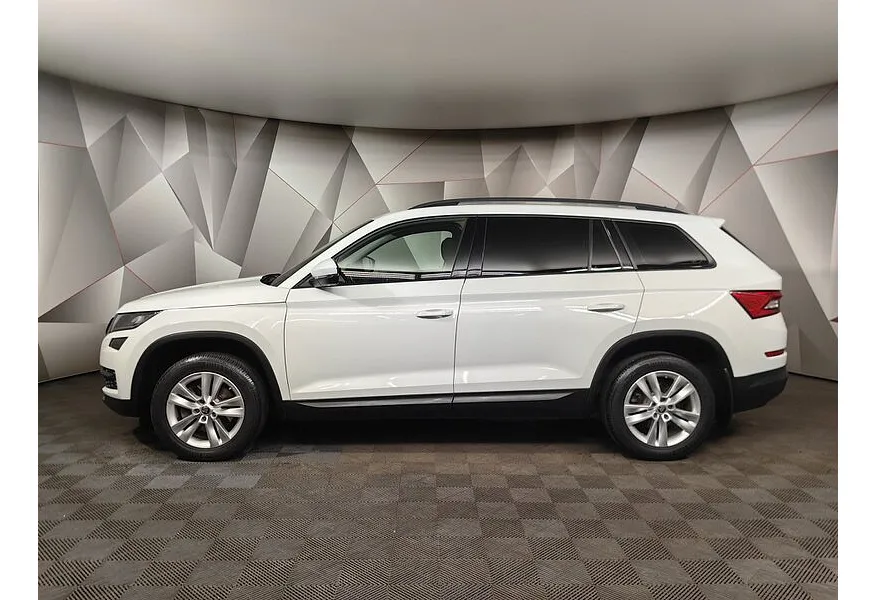 АВИЛОН - Skoda Kodiaq 1.4 TSI DSG 4X4 (150 л.с.) Белый - slide 2