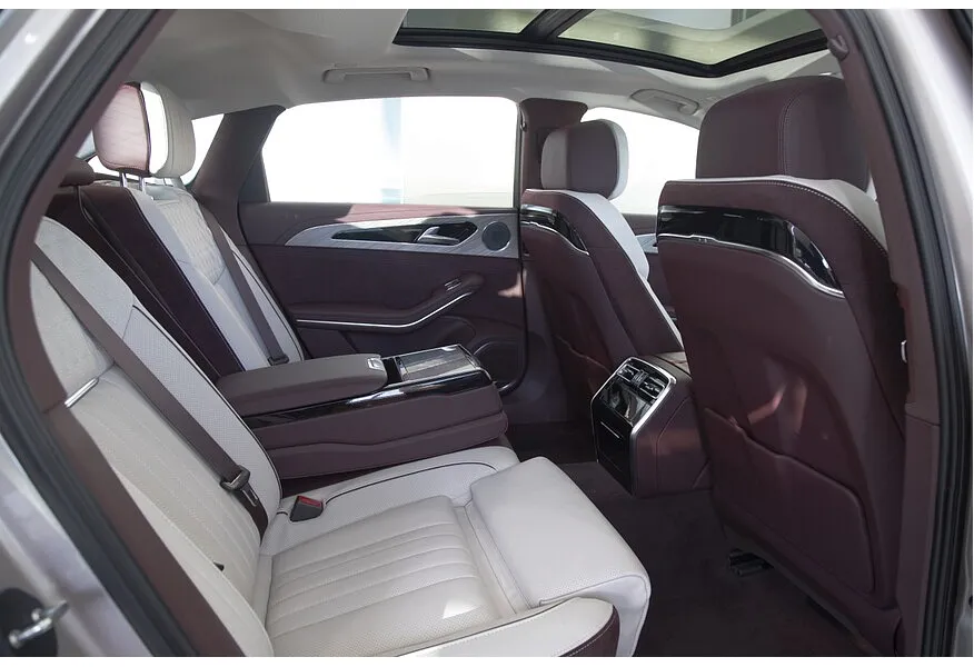 Hongqi H9 2.0T AT (245 л.с.) Deluxe   Комбинированный в АВИЛОН. Слайд №7