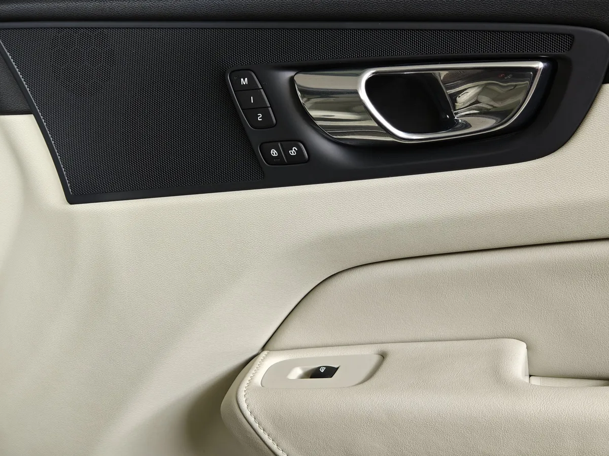 Volvo XC60 2.0 T5 AT AWD (249 л.с.) Inscription Зеленый в АВИЛОН. Слайд №20