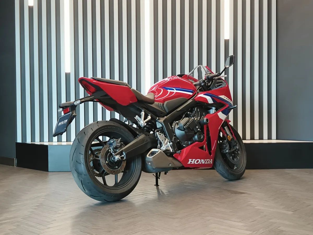Honda CBR650 649 см³ (95 л.с.) (95) 649 Красный в АВИЛОН. Слайд №5