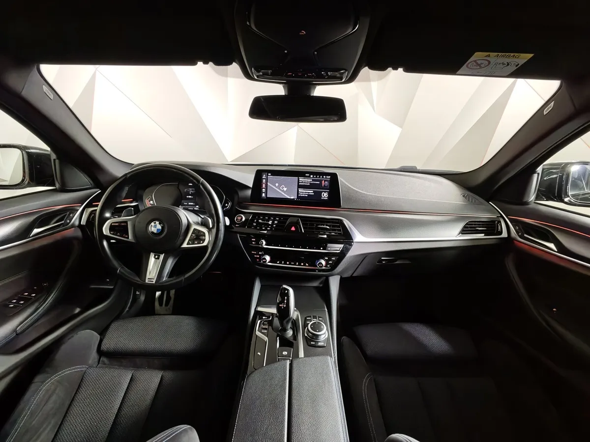 BMW 5 серия 520d xDrive Steptronic (190 л.с.) M Sport Pure Черный в АВИЛОН. Слайд №11