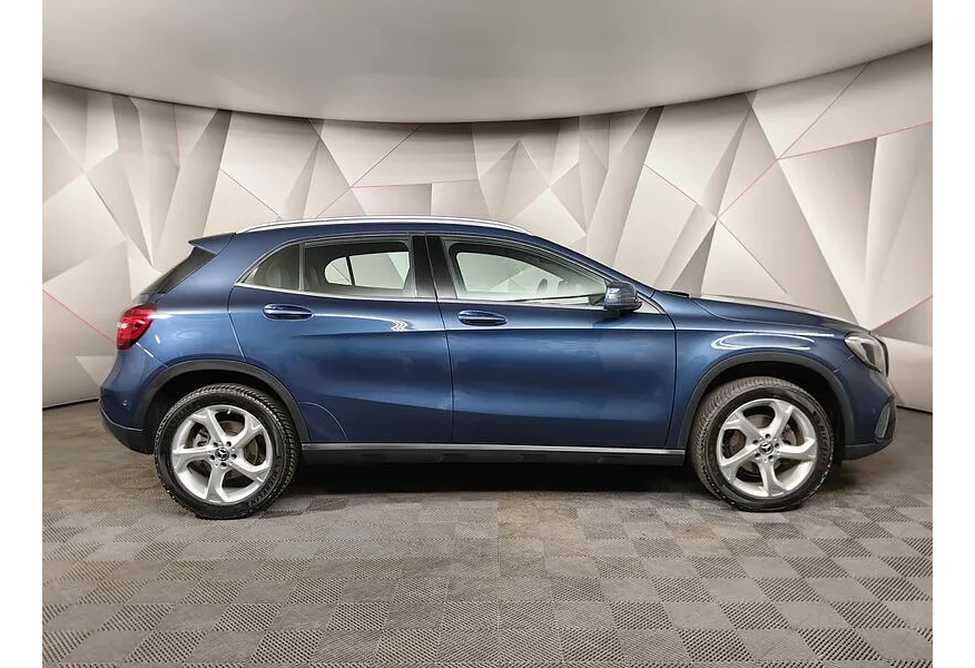 Mercedes-Benz GLA 200 7G-DCT (150 л.с.) Особая серия Синий в АВИЛОН. Слайд №6