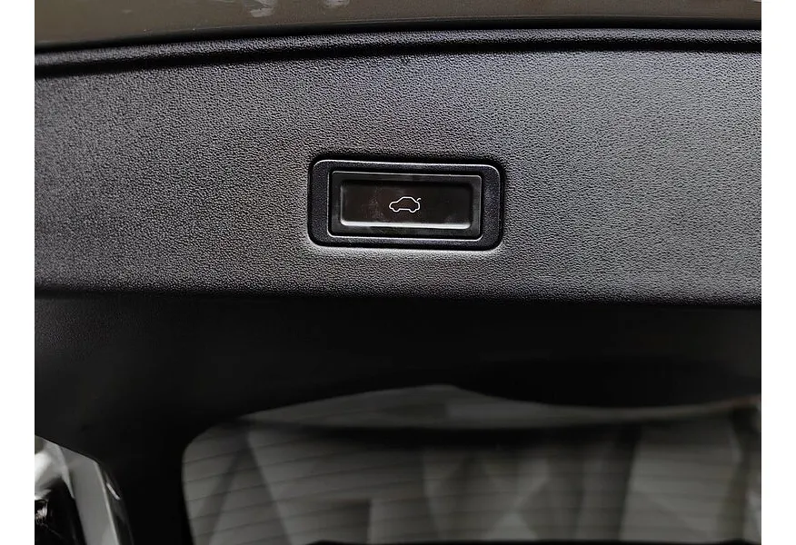 АВИЛОН - Omoda C5 1.5T CVT (147 л.с.) Ultimate (двухцветный, красные элементы экстерьера) Серебристый - slide 18