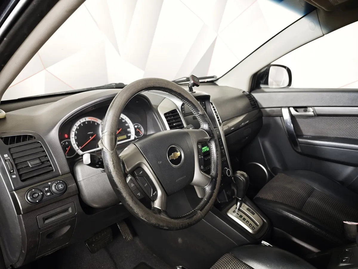 Chevrolet Captiva 2.4 AT 5 мест (136 л.с.) Черный в АВИЛОН. Слайд №16