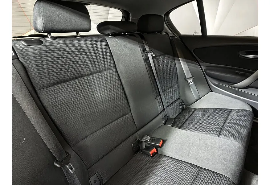 BMW 1 серия 116i AT (115 л.с.) Черный в АВИЛОН. Слайд №14 BMW 1 серия 116i AT (115 л.с.) Черный в АВИЛОН. Слайд №14