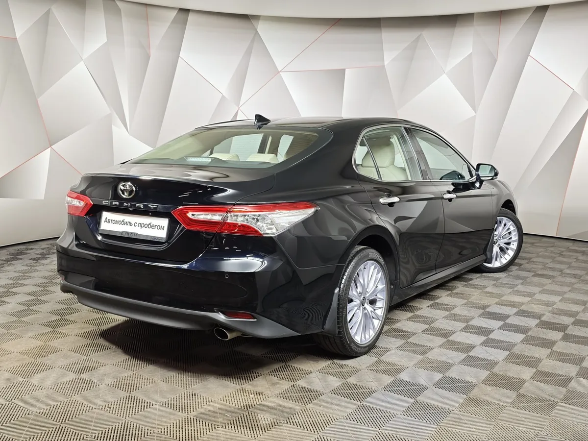 Toyota Camry 2.5 AT (181 л.с.) Черный в АВИЛОН. Слайд №2