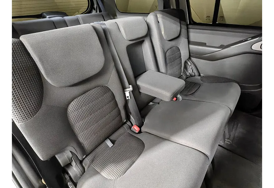 Nissan Pathfinder 2.5 dCi AT (174 л.с.) Серебристый в АВИЛОН. Слайд №17