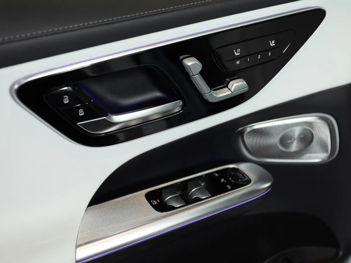 Mercedes-Benz GLC 300 4MATIC 9G-TRONIC (258 л.с.) Белый в АВИЛОН. Слайд №18