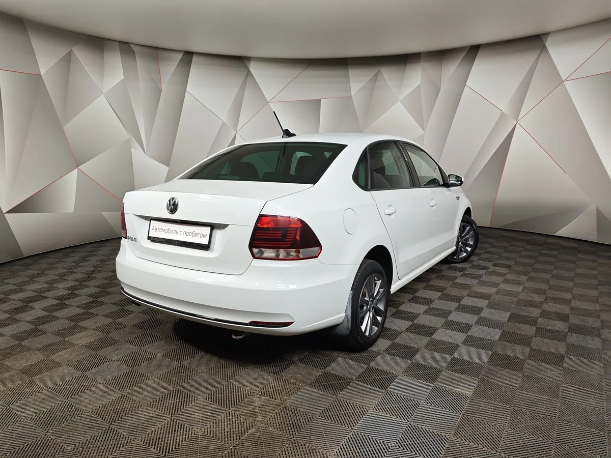 Volkswagen Polo 1.6 MPI MT (110 л.с.) Connect Белый в АВИЛОН. Слайд №2