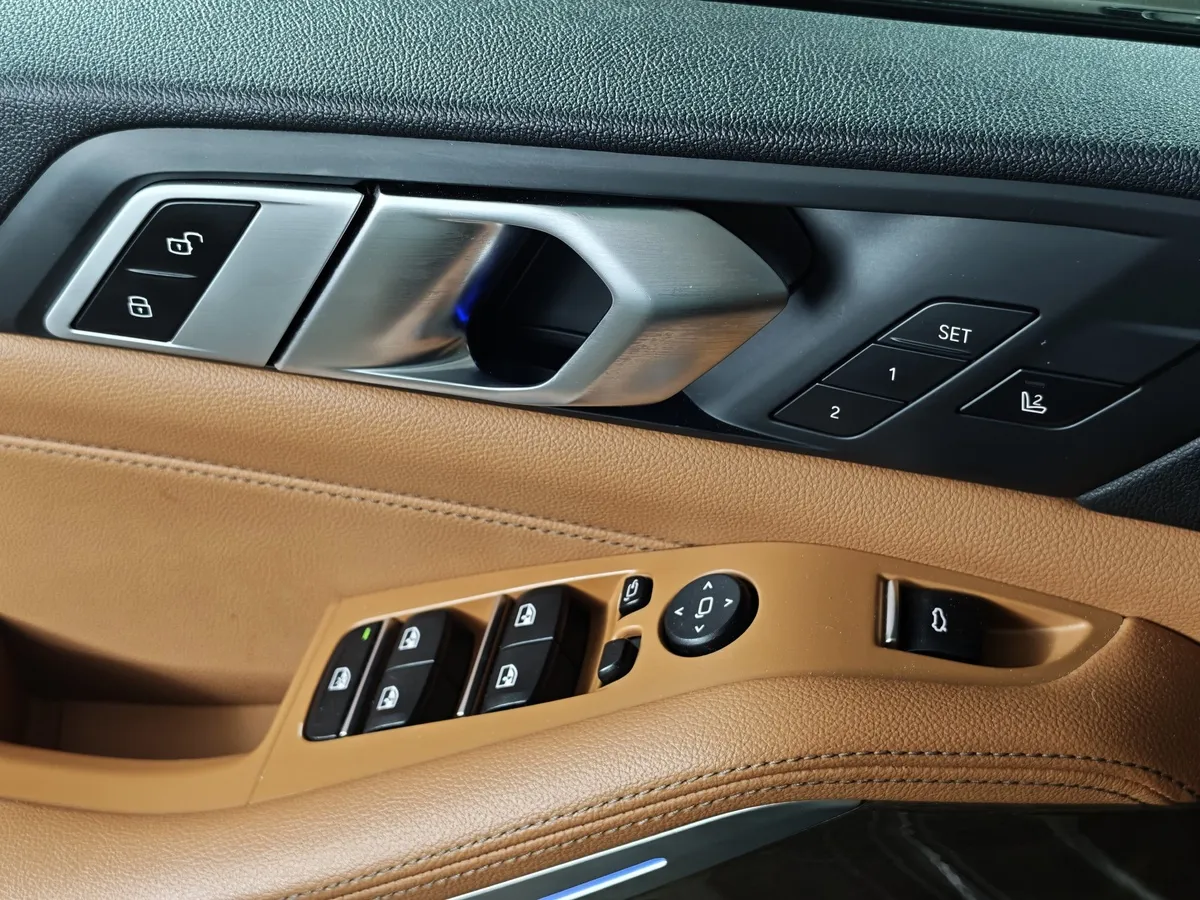 BMW X5 xDrive40i Steptronic (340 л.с.) Серый в АВИЛОН. Слайд №16