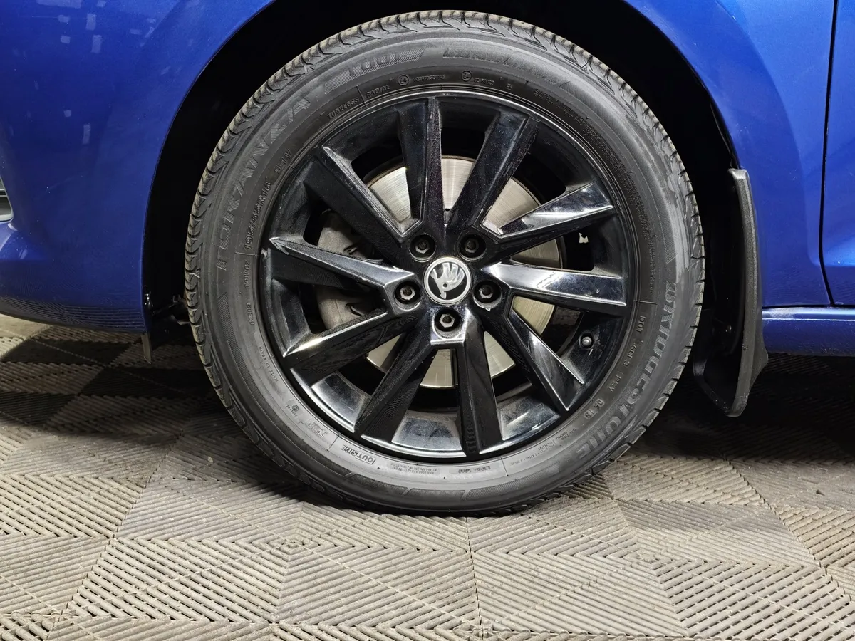 Skoda Rapid 1.4 DSG (125 л.с.) Ambition Синий в АВИЛОН. Слайд №9