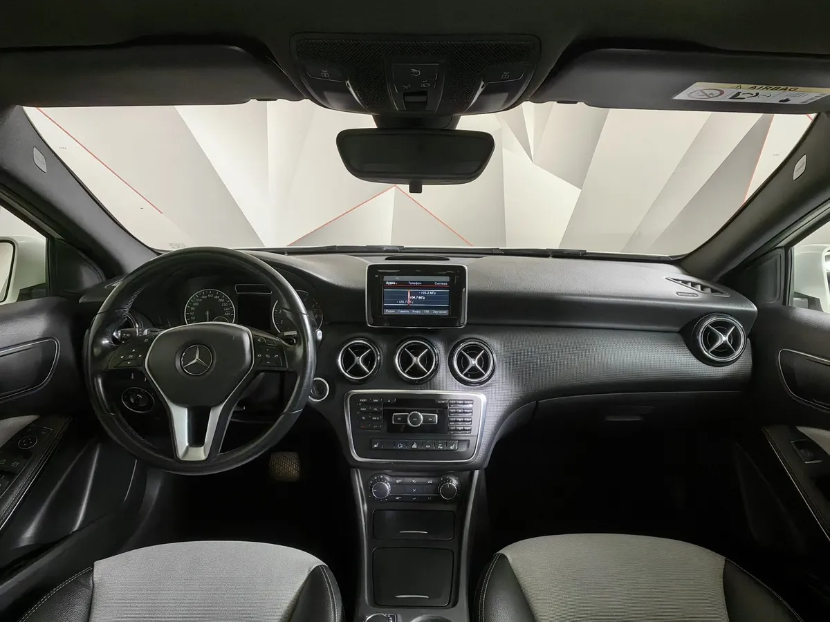 Mercedes-Benz A-Класс A 180 7G-DCT (122 л.с.) Особая серия Белый в АВИЛОН. Слайд №12
