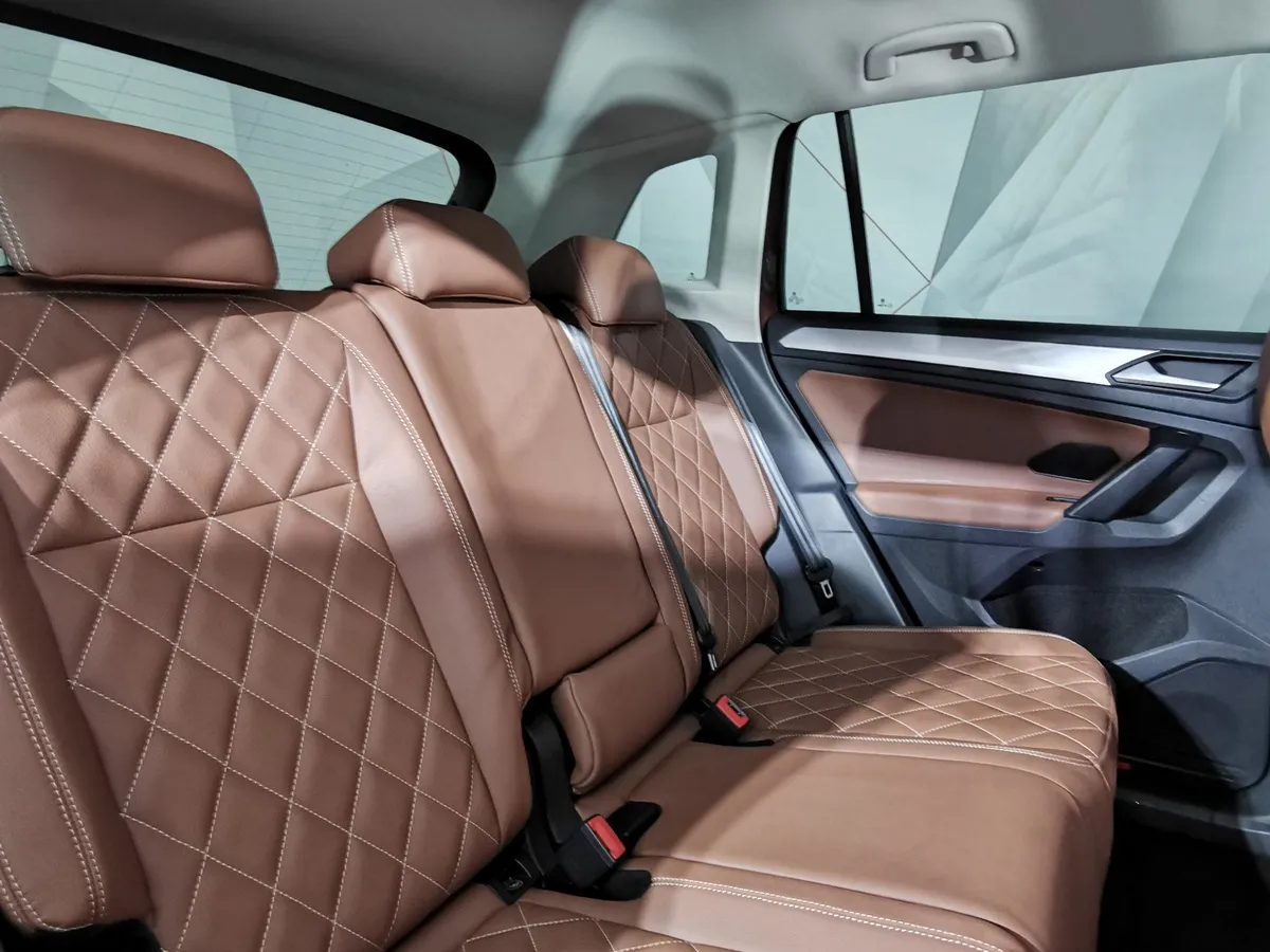 Volkswagen Tiguan 2.0 TSI 4Motion AT (180 л.с.) Status Коричневый в АВИЛОН. Слайд №17