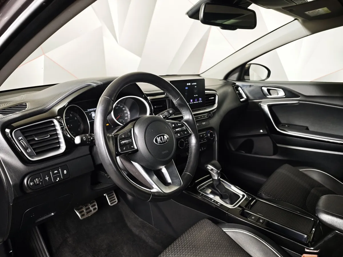Kia Ceed 1.4 T-GDI AMT (140 л.с.) Premium Plus Коричневый в АВИЛОН. Слайд №19
