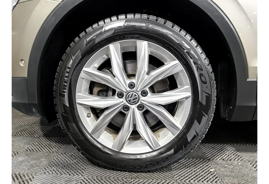 Volkswagen Tiguan 2.0 TSI 4Motion DSG (180 л.с.) Exclusive Коричневый в АВИЛОН. Слайд №9