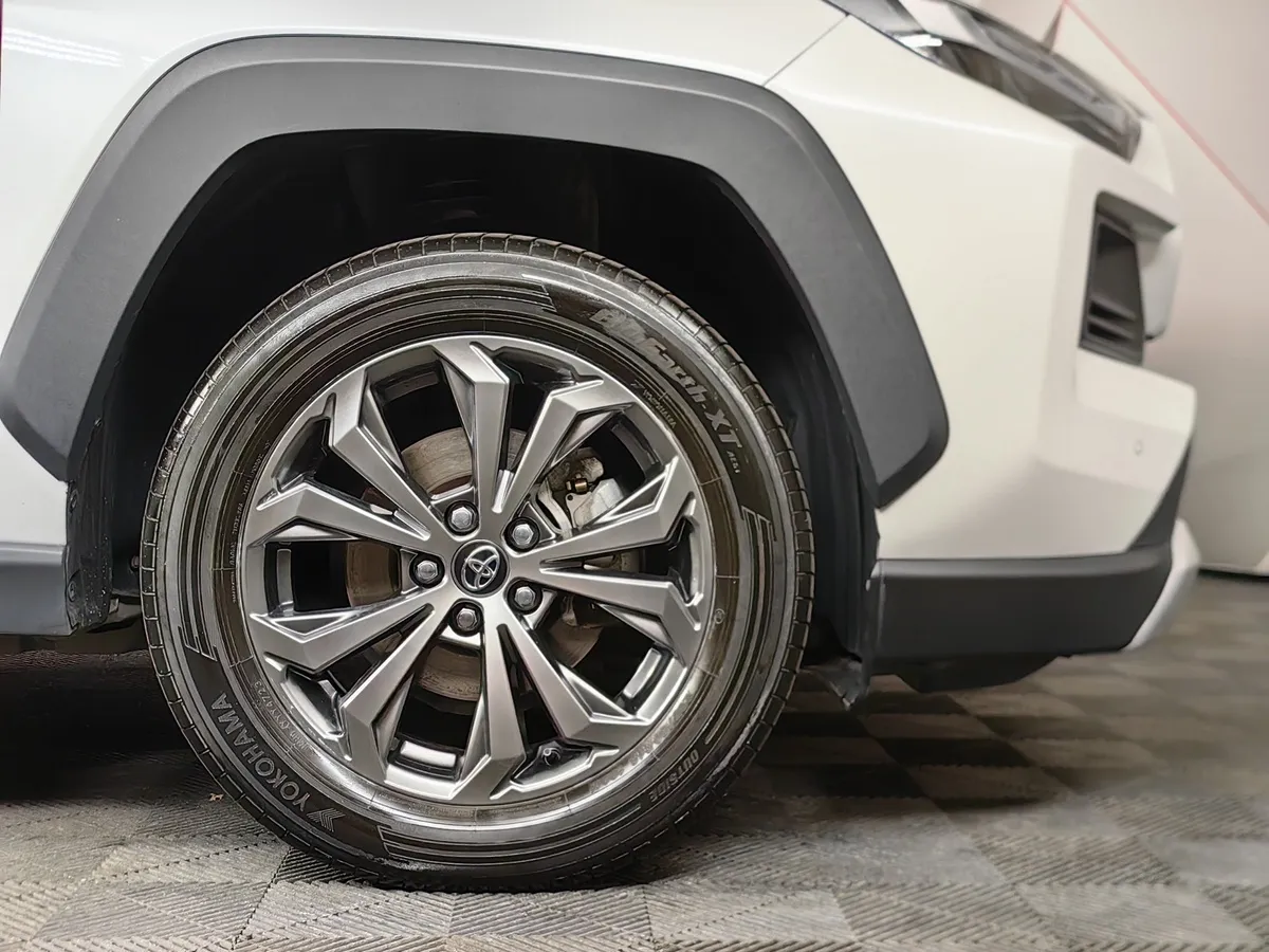Toyota RAV4 2.0i CVT AWD (171 л.с.) Fashion Plus Белый в АВИЛОН. Слайд №9