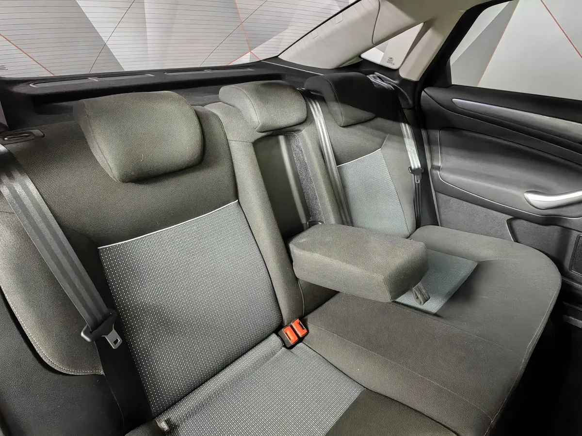 Ford Mondeo 2.0 MT (145 л.с.) Черный в АВИЛОН. Слайд №14