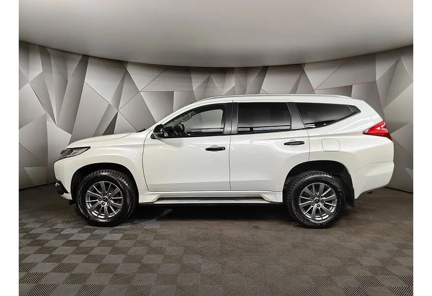 Mitsubishi Pajero Sport 2.4 DI-D AT AWD (181 л.с.) Белый в АВИЛОН. Слайд №5