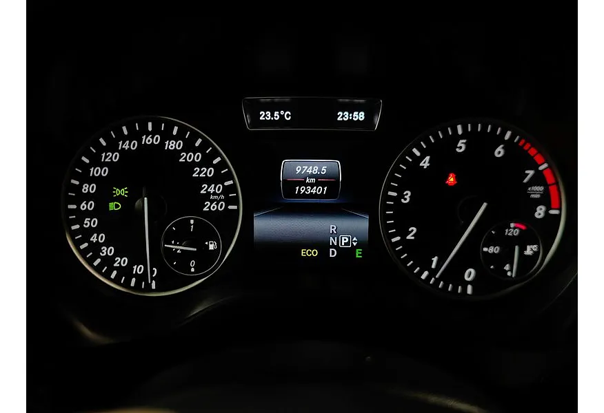 Mercedes-Benz A-Класс 180 7G-DCT (122 л.с.) Белый в АВИЛОН. Слайд №18