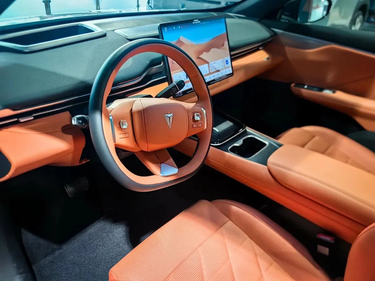 Deepal S05 AT 2WD (272 л.с.) Люкс Серебристый в АВИЛОН. Слайд №5