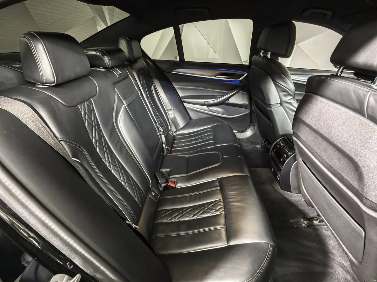 BMW 5 серия 530i xDrive Steptronic (249 л.с.) Черный в АВИЛОН. Слайд №14