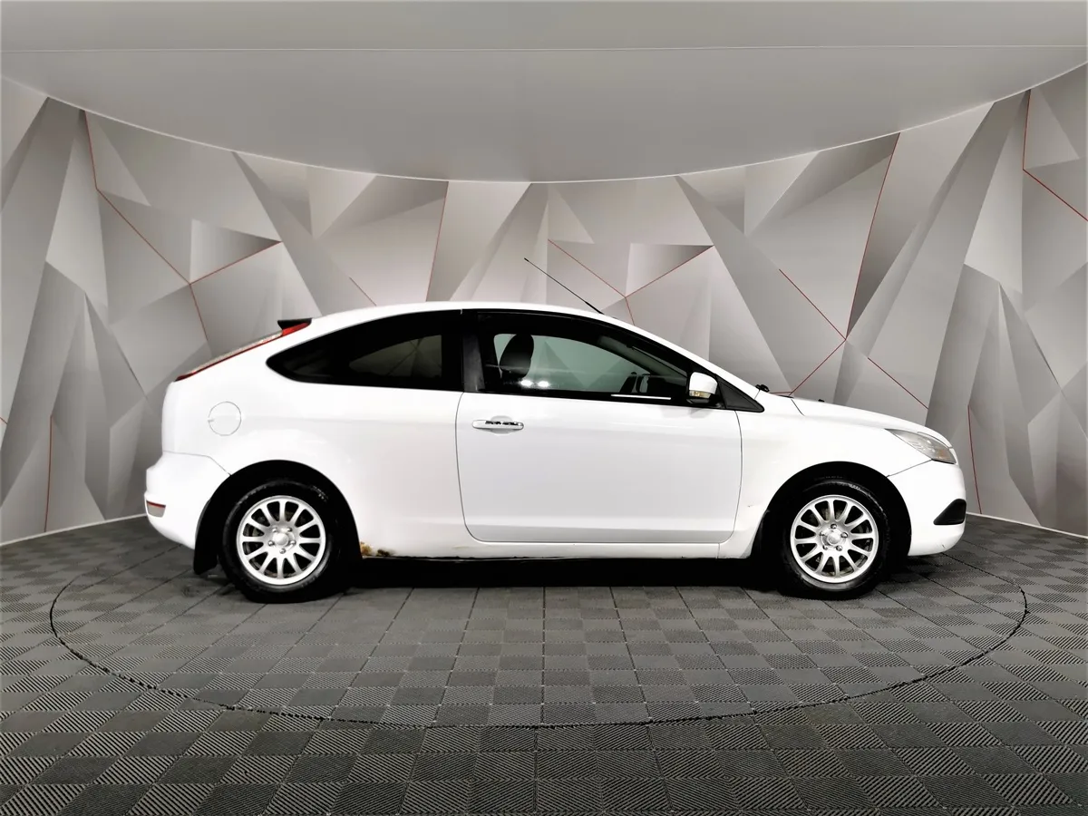 Ford Focus 1.6 MT (101 л.с.) Белый в АВИЛОН. Слайд №6