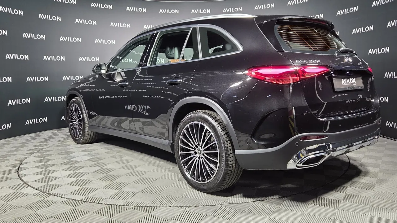 Mercedes-Benz GLC 300 4MATIC 9G-TRONIC (258 л.с.) Черный в АВИЛОН. Слайд №7