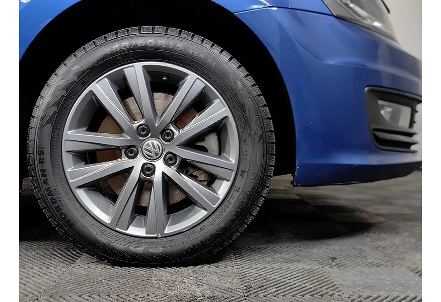 Volkswagen Polo 1.6 MPI AT (110 л.с.) Status Синий в АВИЛОН. Слайд №9