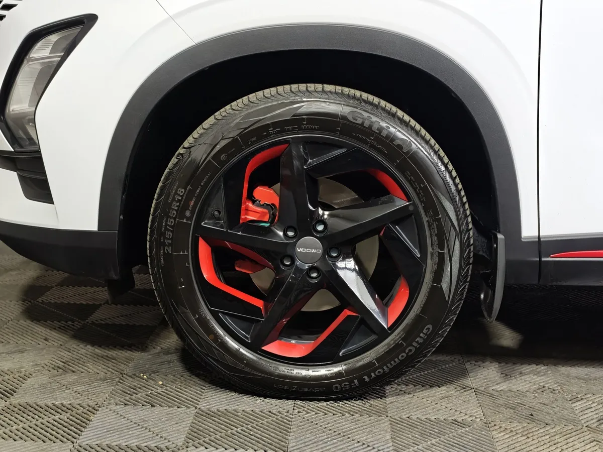 Omoda C5 1.6T DCT 4WD (150 л.с.) Supreme (двухцветный, красные элементы экстерьера) Белый в АВИЛОН. Слайд №9