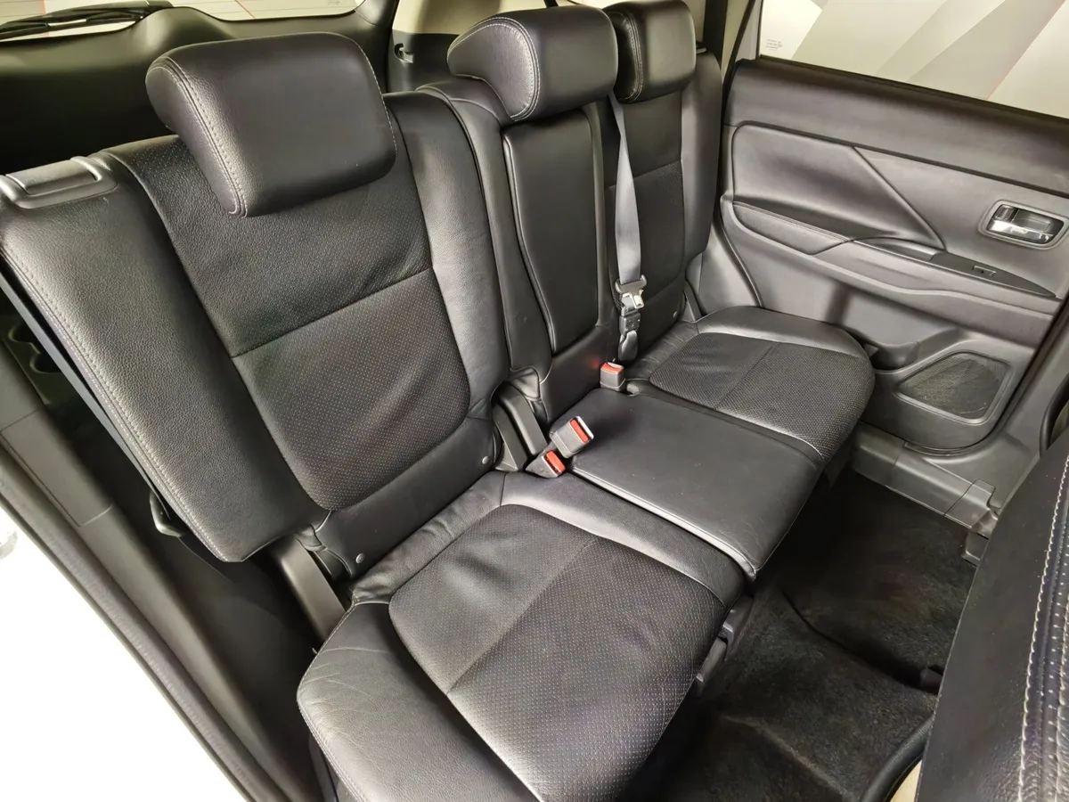 Mitsubishi Outlander 2.0 CVT 4WD (146 л.с.) Белый в АВИЛОН. Слайд №17