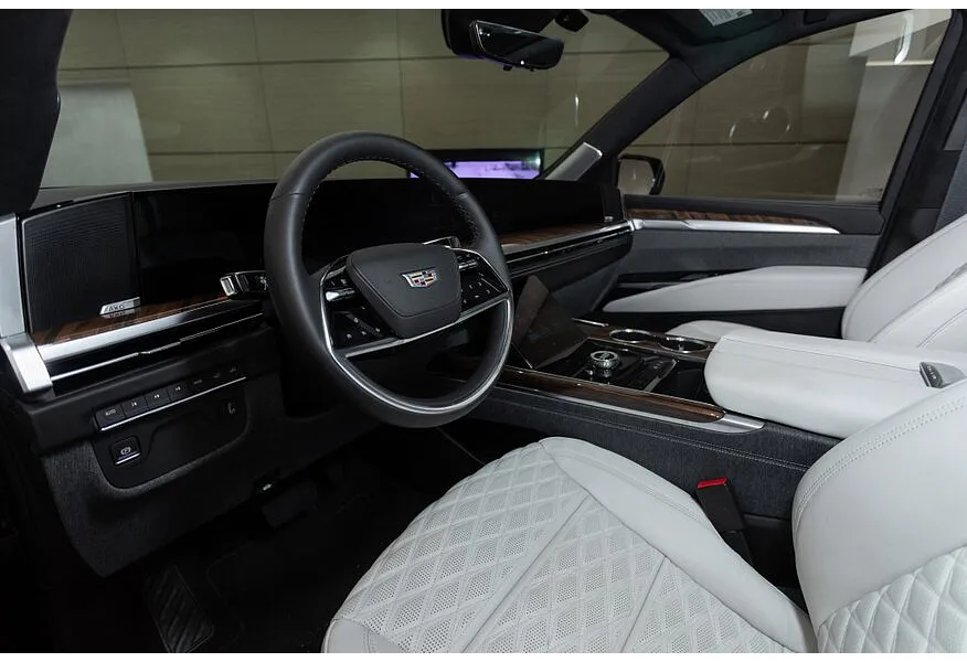 Cadillac Escalade 6.2 V8 AT AWD (420 л.с.) Sport Platinum Черный в АВИЛОН. Слайд №7