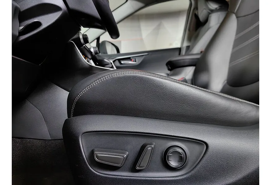 Toyota RAV4 2.0i CVT AWD (149 л.с.) Черный в АВИЛОН. Слайд №22