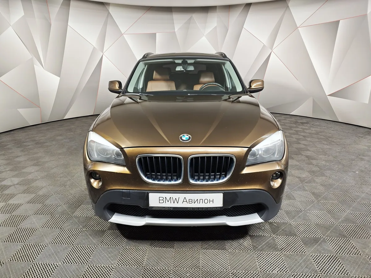 BMW X1 sDrive18i AT (150 л.с.) Base Локальная сборка Коричневый в АВИЛОН. Слайд №3